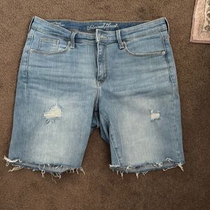 Universal Thread mid rise Bermuda Jean shorts